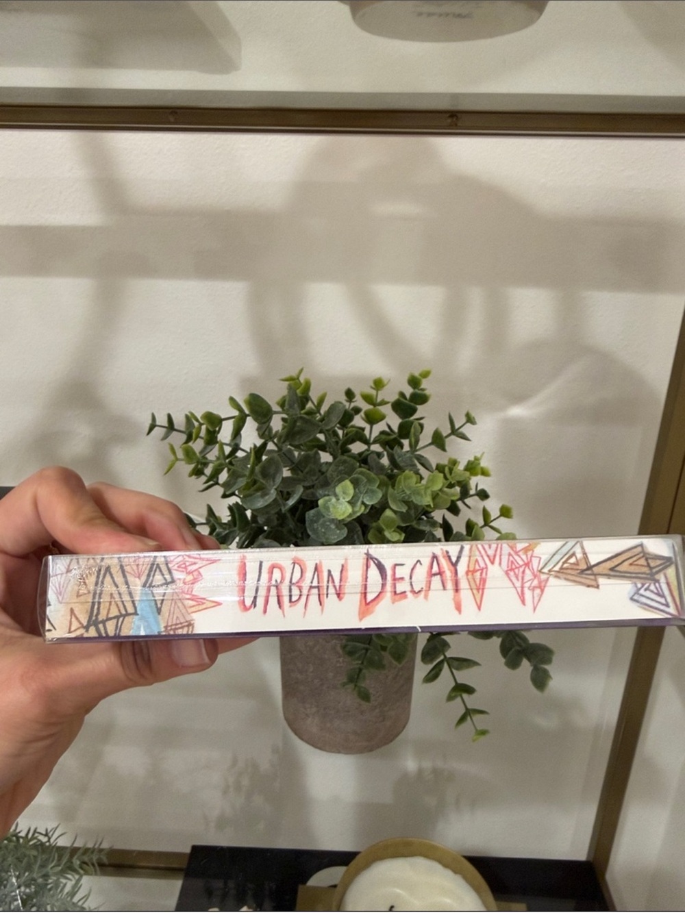 Urban Decay Eyeshadow Palette & Primer - Picture 8 of 11